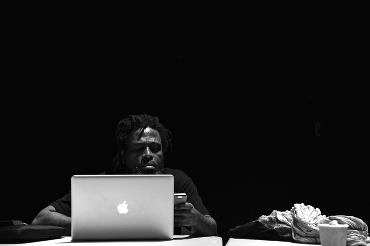 image Littérature  Soeuf Elbadawi: « J’y ramasse les morceaux d’une histoire devenue éparse, à force d’oublis et de non-dits »